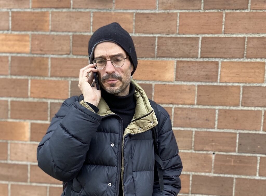 Rui Biagini am Telefon