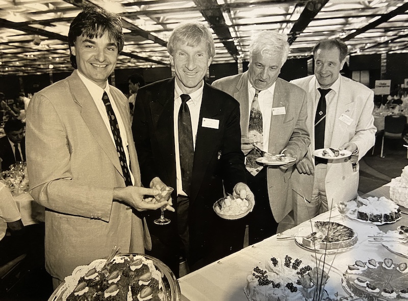 Erich Vogel mit Präsidenten: Constantin (Sion, links), Simioni (Luzern) und Facchinetti (Xamax)