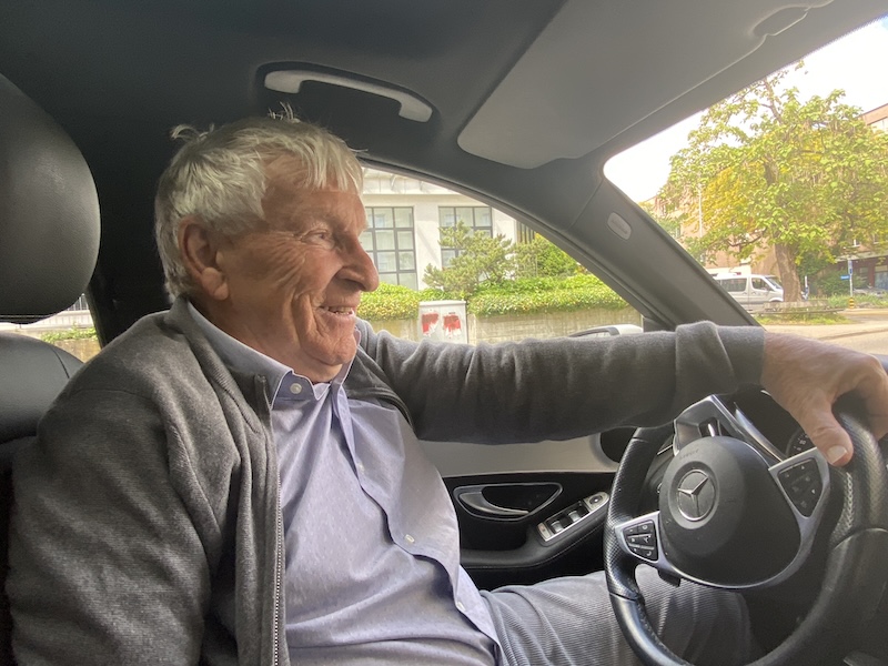 Erich Vogel in seiner Wohnung in Uitikon-Waldegg (Fotos: ZN / Privatarchiv)