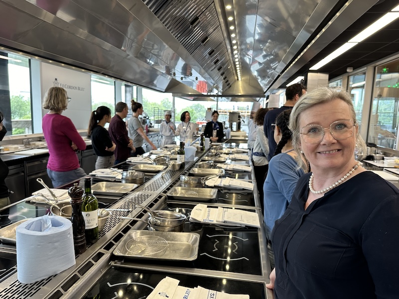 Irmi Szucs in der Kochschule Cordon Bleu in Paris (Fotos: zvg)