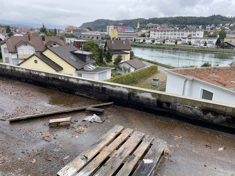 Schöner Ausblick vom Obergeschoss auf die Aare