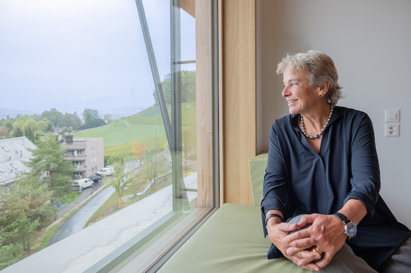 Schöne Aussicht: Bettina Kuster im neuen Kinderspital (Fotos: Barbora Prekopová)