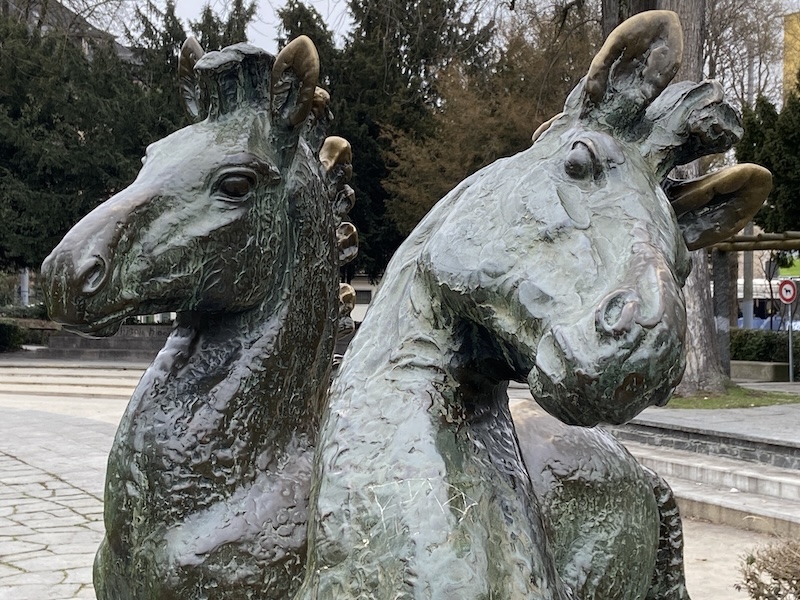 Bronzene Pferde in der Bäckeranlage