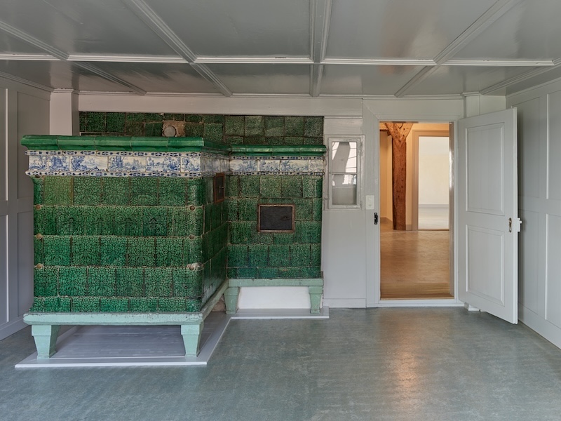 Der restaurierte Kachelofen