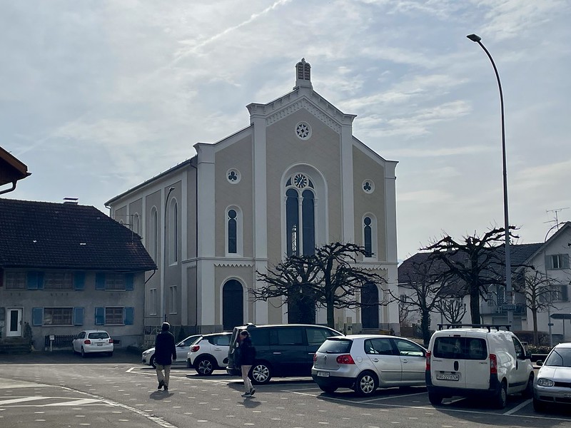 Nein, keine Kirche! Das ist eine Synagoge. Die von Lengnau