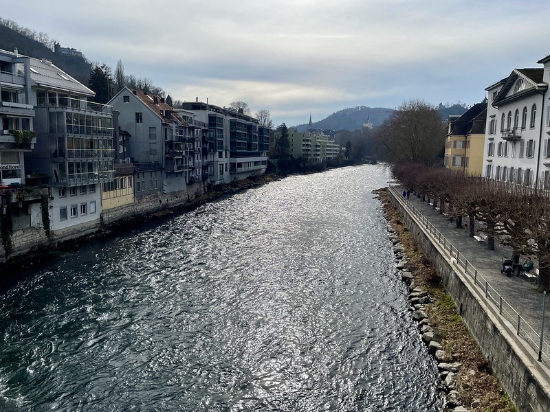 Wir überqueren die Limmat, noch zehn Minuten, dann gibts zu essen