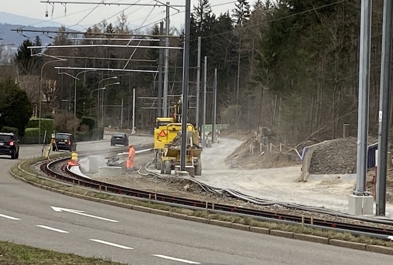 900 Meter lange Schotterpiste zwischen Waldburg und Rehalp (Fotos: ZN)