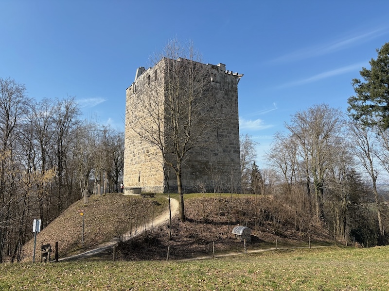 Der Turm der einstigen Anlage Kastelen